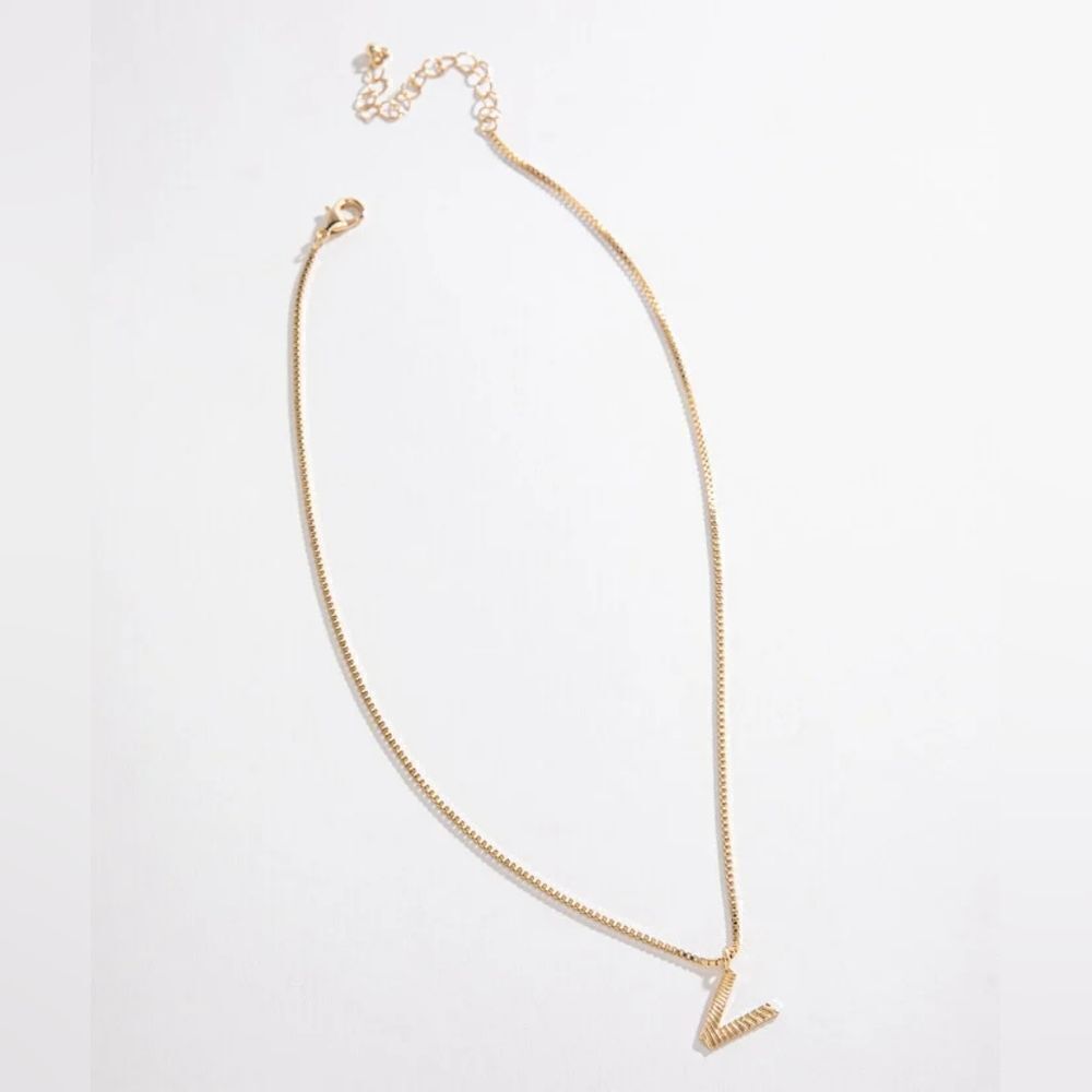 Ricki's New With Tag‎ Gold Monogram Letter V Necklace
